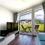 شقة Alpine House, *