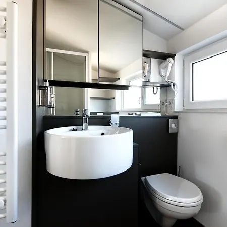 Alpine House, アパート *