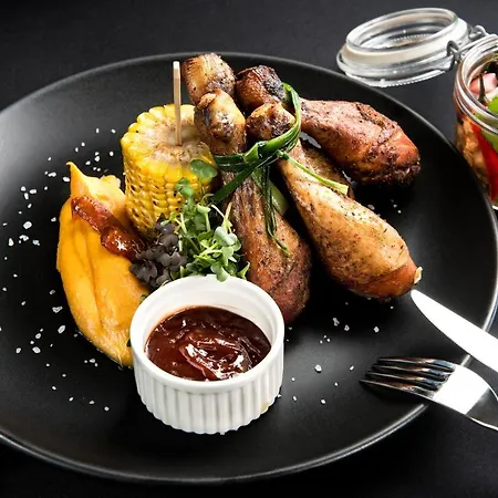 Alpine House, アパート